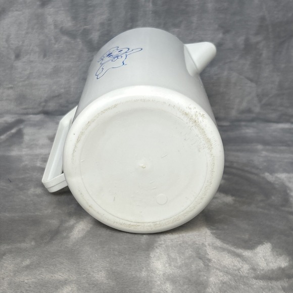 Vintage Pillsbury Doughboy 80 oz White Plastic Pitcher W/ Blue Lid - Picture 5 of 10